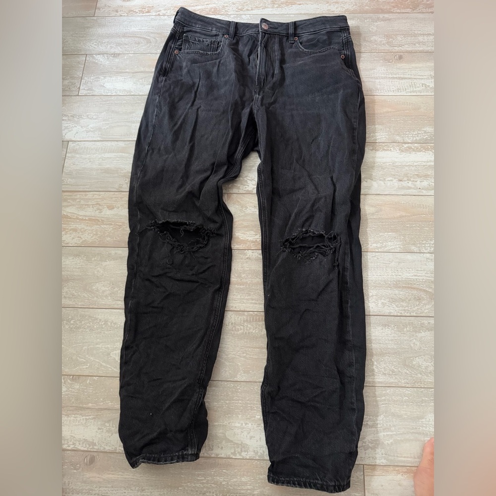 AE ripped strigid jeans